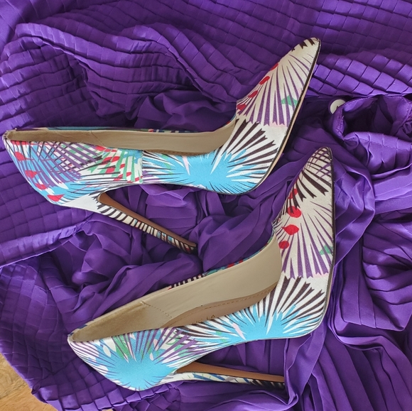 Shoe Republic LA - Picture 2 of 9